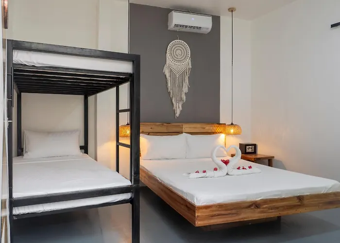 Sip Sunset Hostel And Lounge