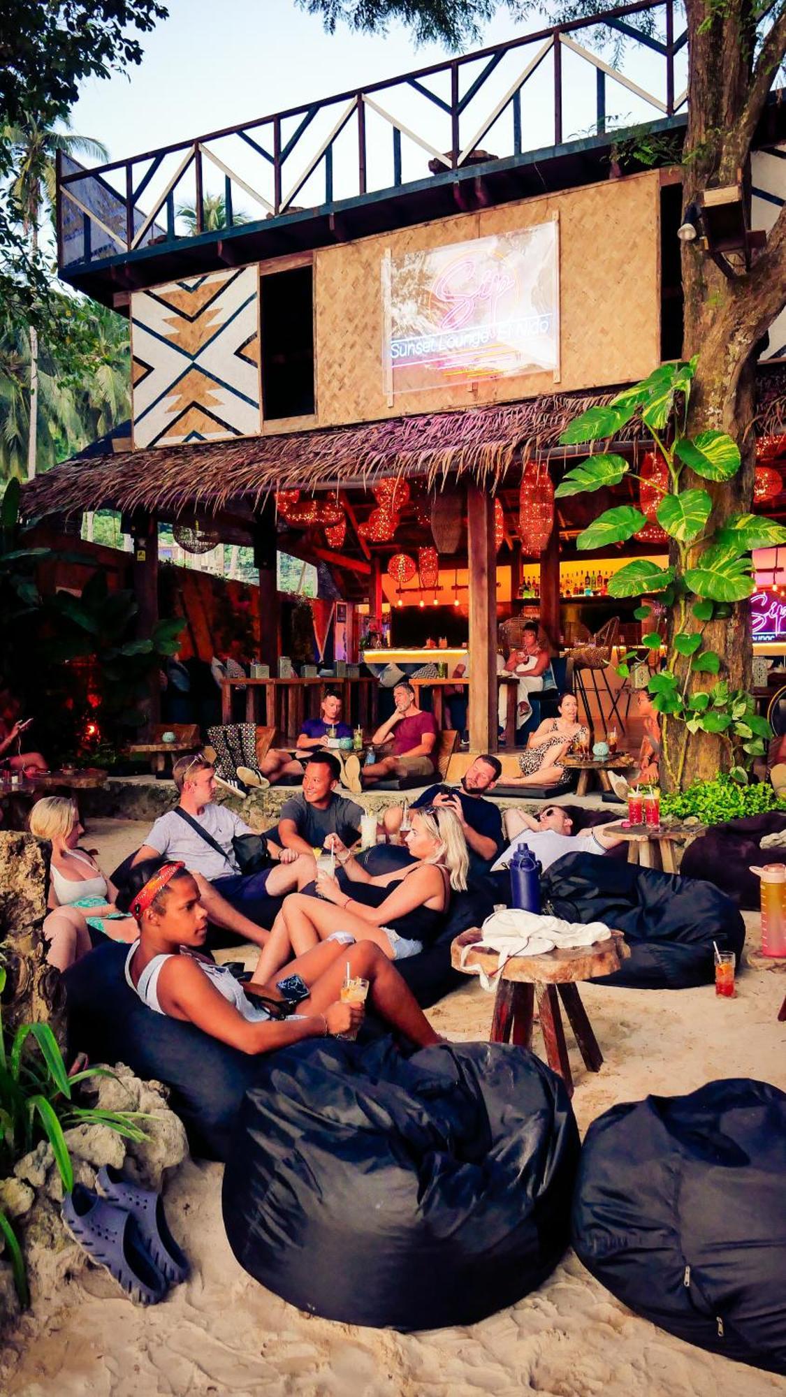 Sip Sunset And Lounge
